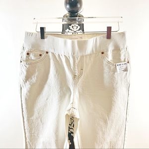 NWT Top Shop White Mom Maternity Jeans